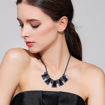 Crystal necklace female pose and exaggerated chain necklace collar female neck with clavicle contracted neck jewelry Korea tide