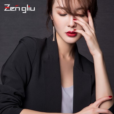 The new tassel earrings Long temperament in Europe and the personality fashion stud earrings Women in South Korea eardrop hang act the role ofing is tasted
