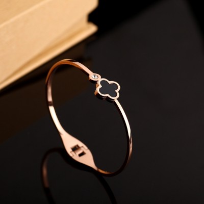 Only cool han edition first adorn article 18 k rose gold plated open clovers titanium steel bracelet female black hand chain winnings