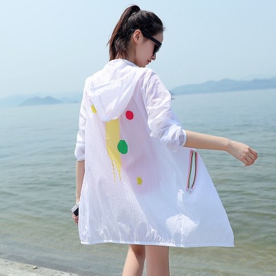 The  new summer sun protection clothing in the long thin loose and long sleeve coat sunscreen breathable all-match Beach