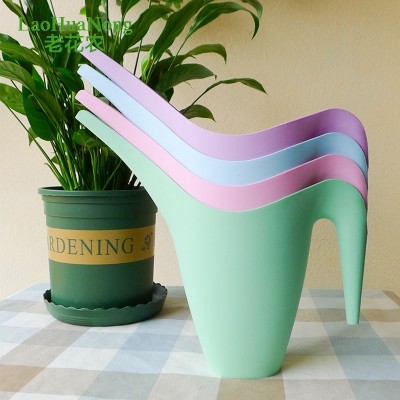 Garden watering pots, balcony vegetables, household watering pots, thickening plastic long mouth, candy color large capacity watering kettle