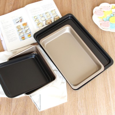 The baking tools are baked in a rectangular grill pan and baked with bread cake molds
