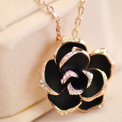 Black Rose jewelry pendant fashion accessories and retro Korea female short sweater chain bone Chain Necklace