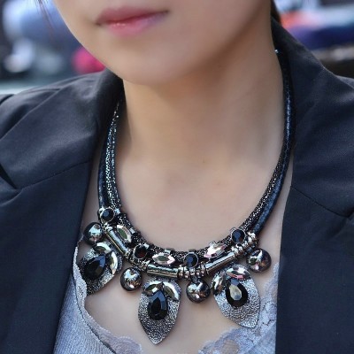 Europe and the United States exaggerated decorative necklace, women's short clothing accessories, sweater chain, autumn and winter, black rope pendant, pendant jewelry
