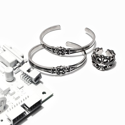 A simple retro tide Bracelet men and women personality Bracelet lovers all-match titanium bracelet to open student jewelry