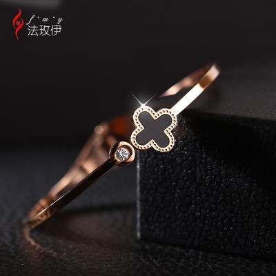 Mei Yi law South Korea 18k rose gold titanium bracelet bracelet Jewelry female clover Valentine's Day gift to send his girlfriend
