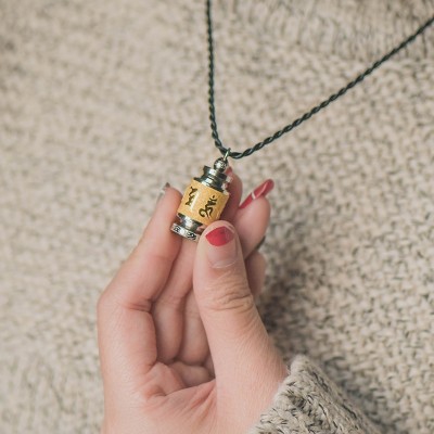 A peace symbol attached to the amulet Shurangama mantra MANTRA Pendant pendant six text transfer ms.man