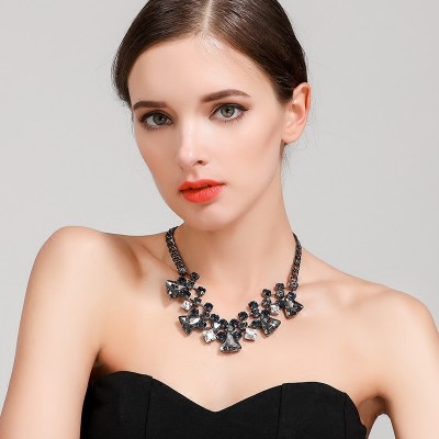 The beauty of decorative Necklace exaggerated fashion collocation and feathering clothes chain short chain female summer autumn decor accessories clavicle