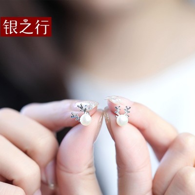 Silver trip S925 tremella nail female small elk, Japan and South Korea special temperament earrings sweet students Christmas gift