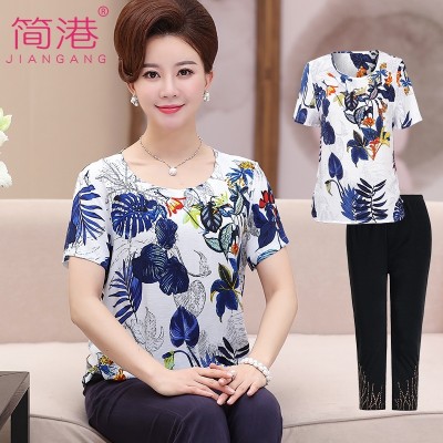 In older women's short sleeved summer suit jacket 40-50 year old mother dress summer cotton T-shirt in two set