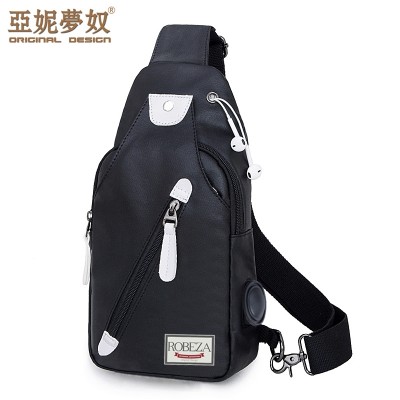 The men's breast bag is a casual shoulder bag with the Korean version of the trend of the trend of the trend of the trend of the trend of the trend of the trend of the movement of the bag