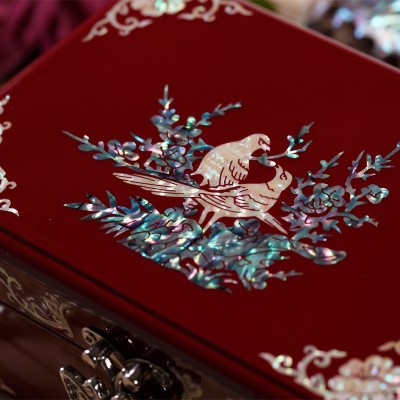 Nový lak Lacquerware Jižní Korea Shell šperky Box Dřevěné červené šperky Box Narozeniny Svatební Valentýn dárek