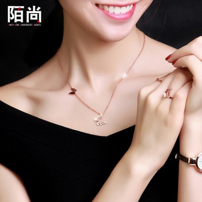 Korejská verze pozlaceného 18K růžového zlata a japonské verze matného náhrdelníku motýla náušnice zlatý řetězec klíčenka řetězu dárek