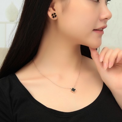 Japonsko a Jižní Korea móda 18K růžové zlato Jetel náhrdelník samice jednoduché klíčenka řetězu titan ocel ozdoba doplňky přívěšek