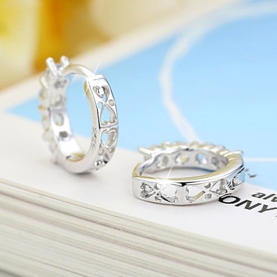Stříbrné náušnice samice náušnice Evropa a Spojené státy a Jižní Korea temperament jednoduché syntetické křišťálové diamantové náušnice stříbrné šperky