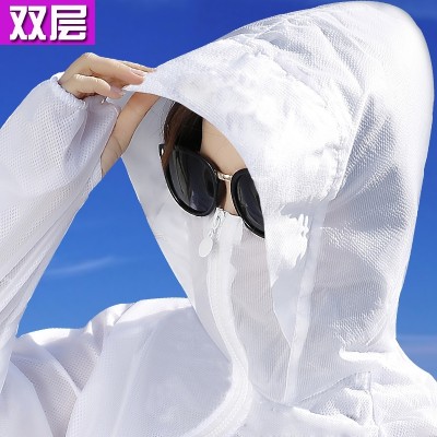 Den nye sommerbeskyttelsesklærne for kvinner med dobbel hette på den lange stranden bruker tynn koreansk langermet jakke