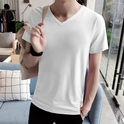  ny kortermet T-skjorte, menns koreanske versjon, V-krage sommerfrakk, selvdyrking, ensfargede farger, herre-T-skjorte, halv ermet tidevann