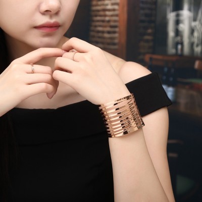 Europa og USA koreanske mote trendsetter all-match temperament enkel personlighet overdrivelse metall armbånd åpninger kvinnelige hule armbånd