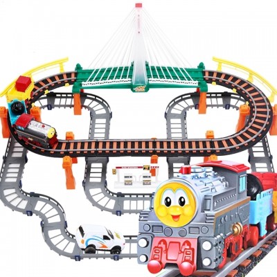 Li xinthomas et lite togsett kan lade et elektrisk tog for lekebil for barn